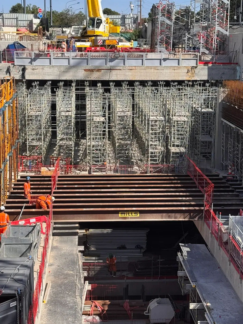 Coffrage lourd sur infrastructure en excavation