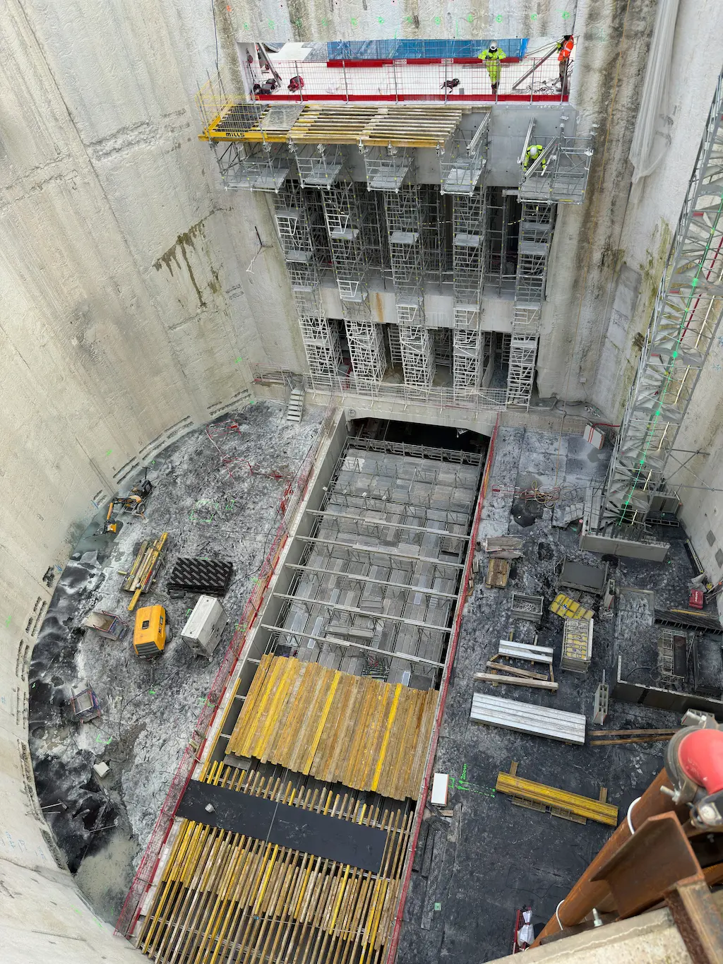 Coffrage et étaiement dans un ouvrage vertical profond